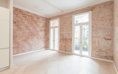 Sala d'estar de Apartament en venda en  Barcelona Capital amb Parquet, Terrassa i Balcó