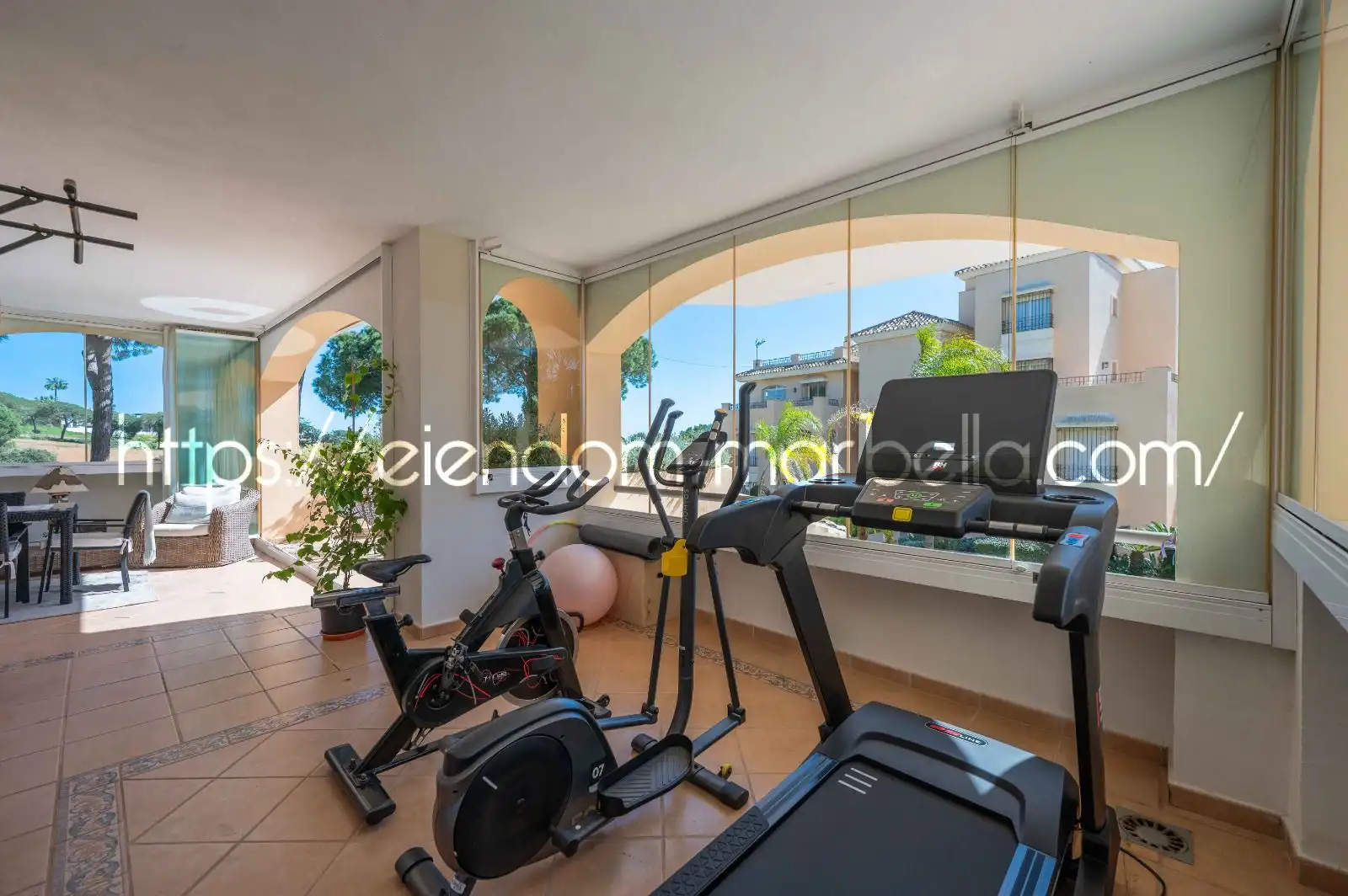 Vista exterior de Apartamento en venta en Marbella con Aire acondicionado, Terraza y Amueblado