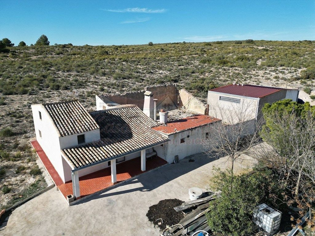 Vista exterior de Finca rústica en venta en Caudete con Terraza y Piscina