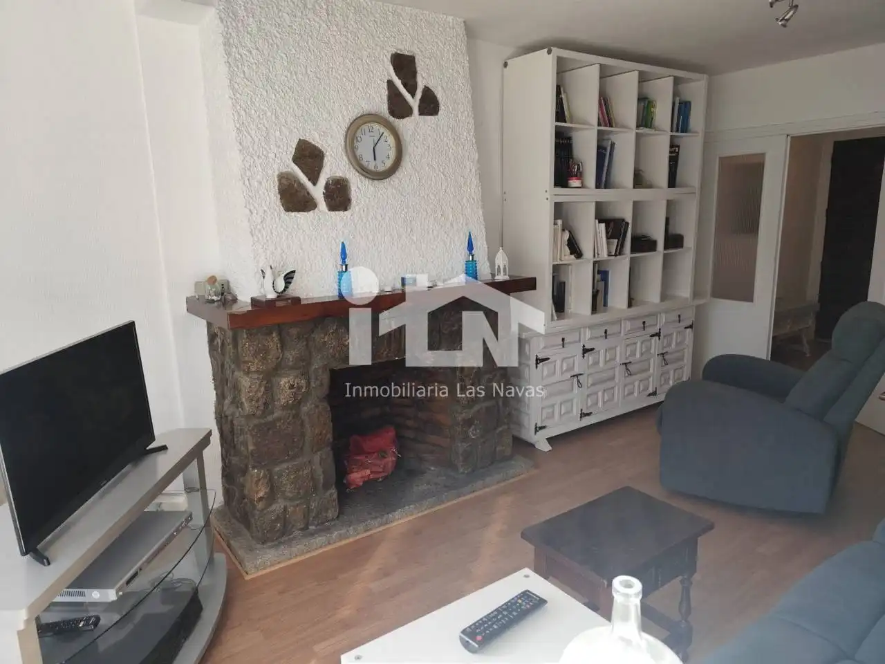 Living room of Flat for sale in Las Navas del Marqués   with Heating, Terrace and Storage room