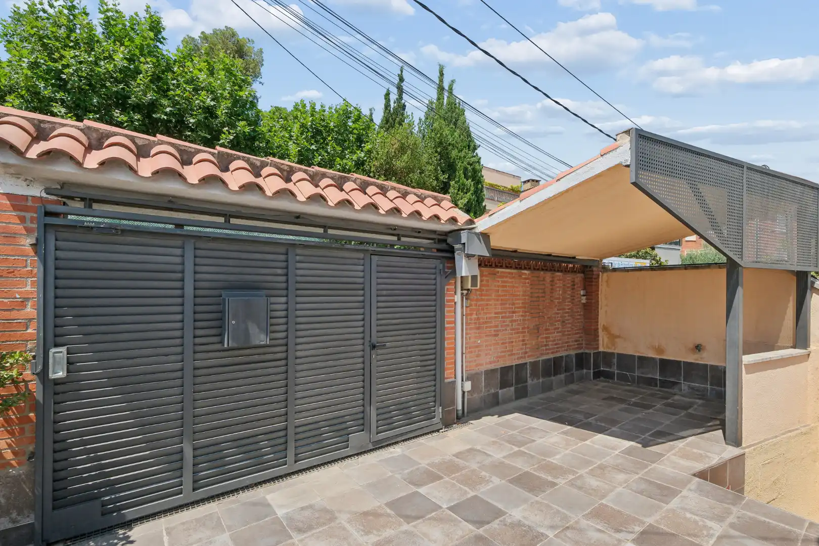 Vista exterior de Casa o xalet en venda en Barcelona amb Aire condicionat, Calefacció i Terrassa