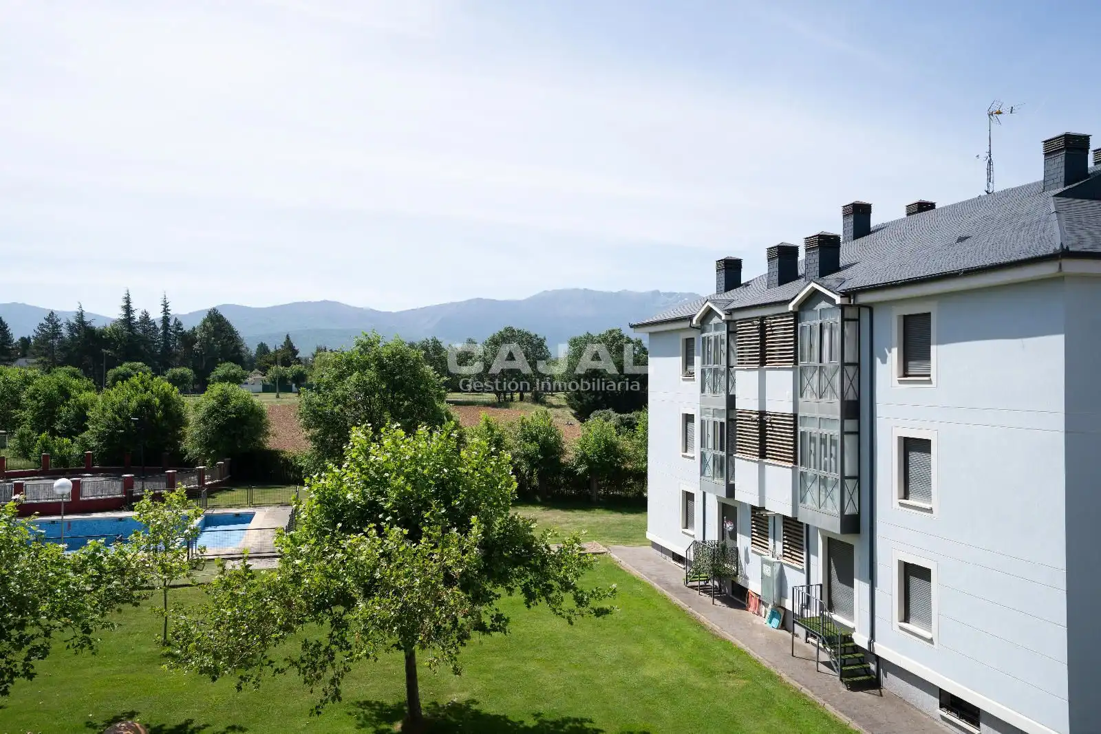 Außenansicht von Wohnung zum Verkauf in Riaza mit Heizung, Abstellraum und Schwimmbad