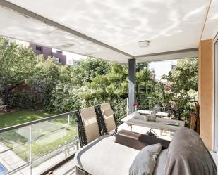 Terrassa de Casa o xalet en venda en  Madrid Capital amb Calefacció, Jardí privat i Terrassa