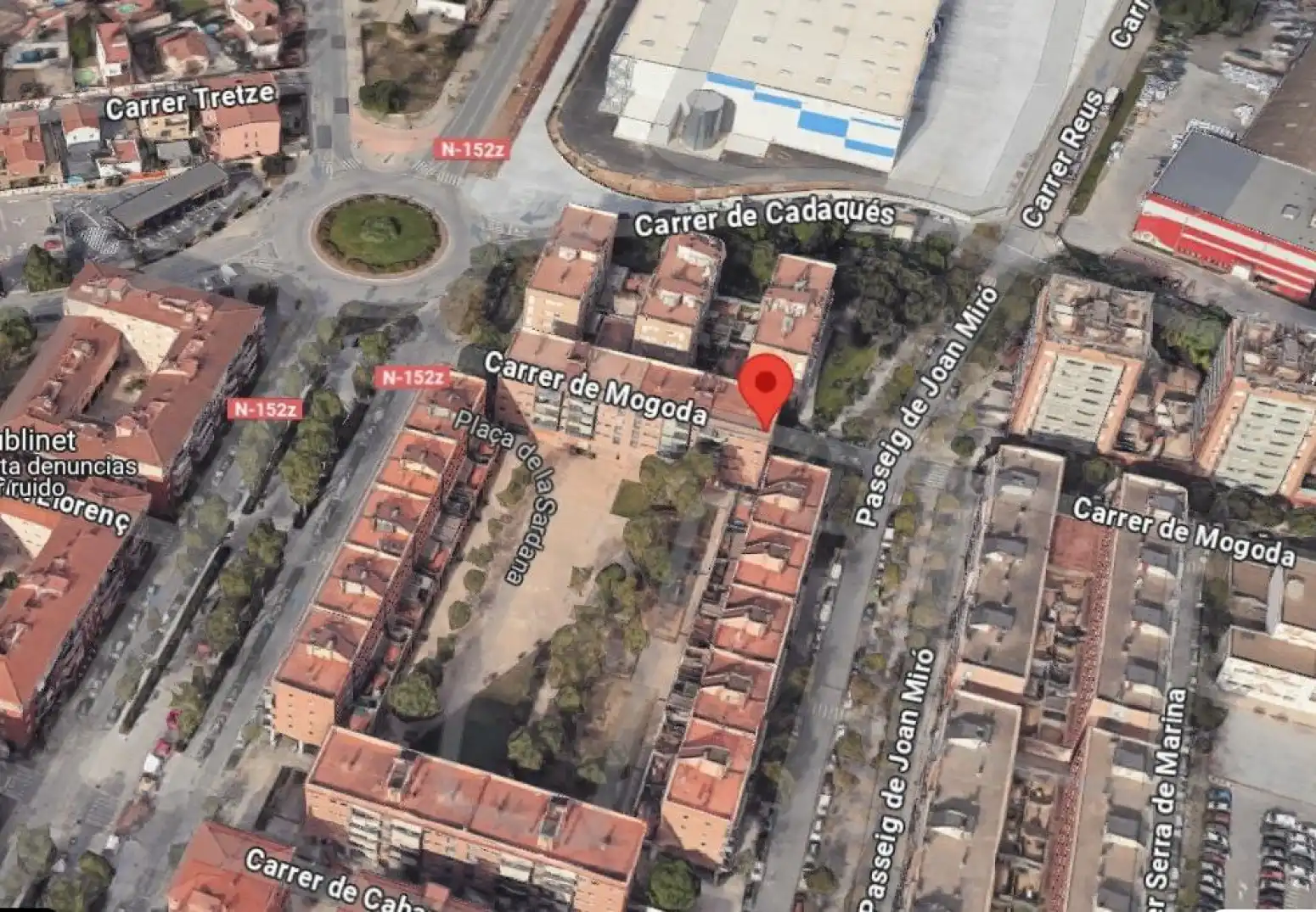 Vista exterior de Local en venta en La Llagosta