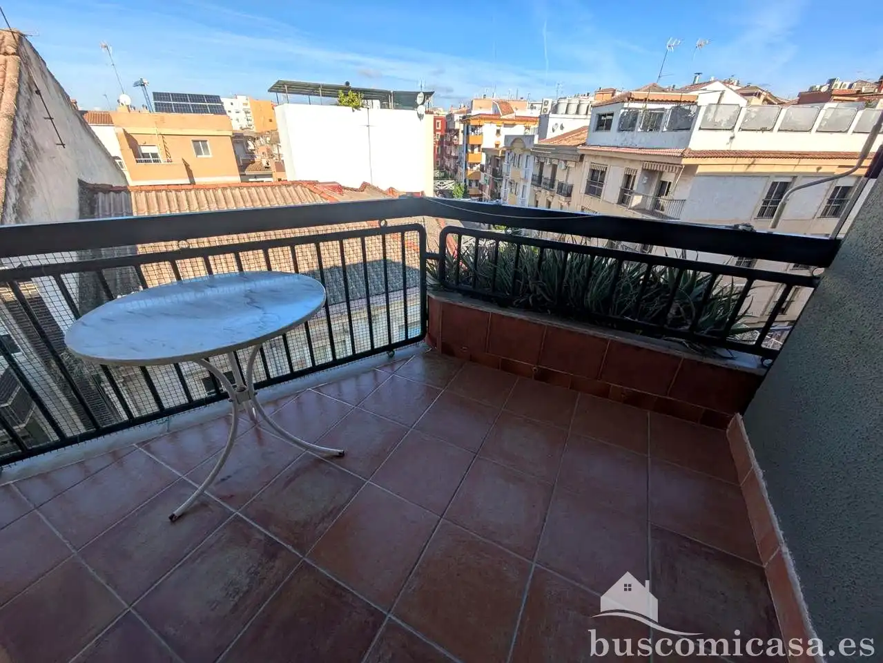 Terrassa de Pis per a compartir en Linares amb Aire condicionat i Moblat