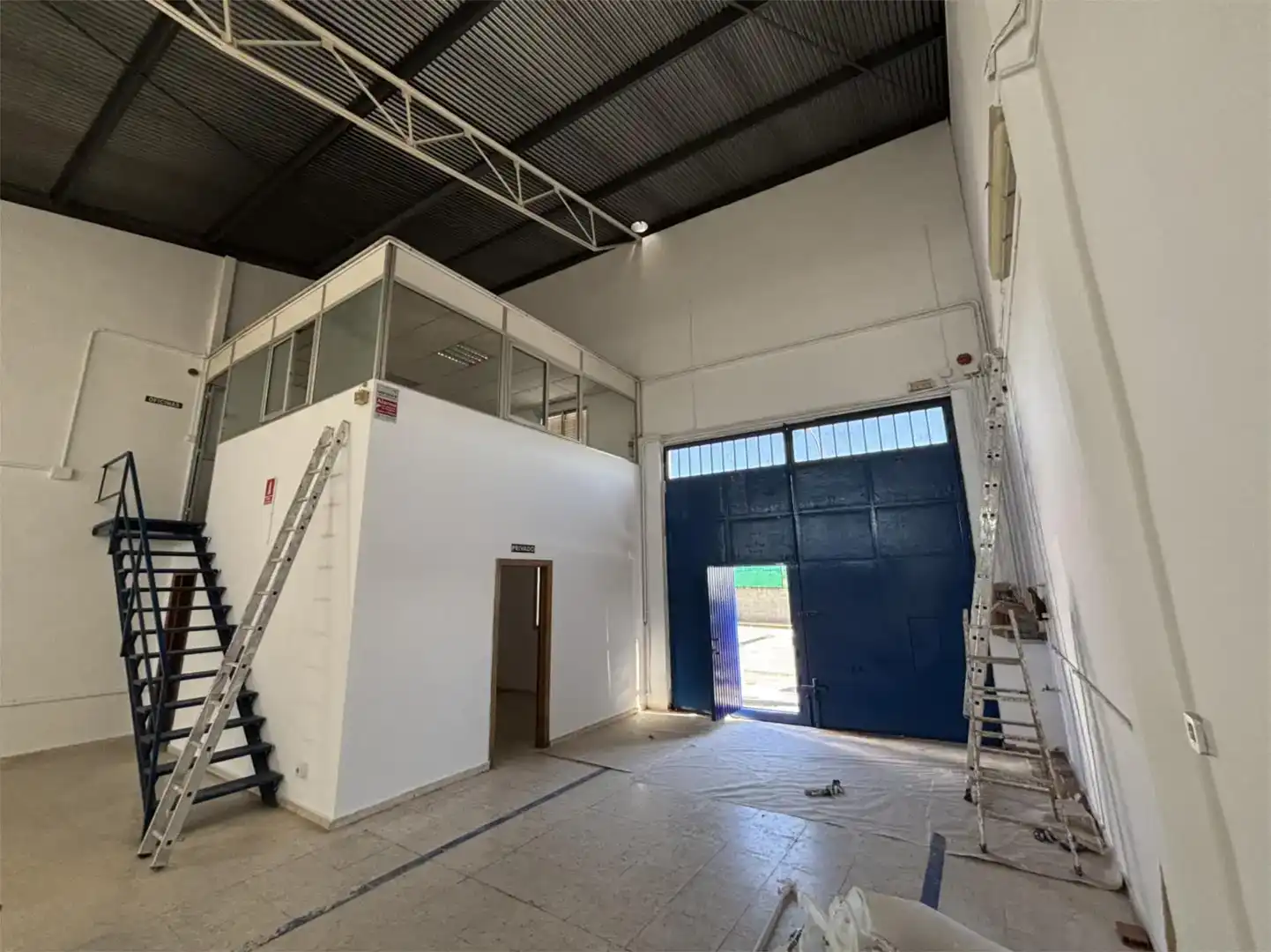 Industrial buildings for rent in Montilla