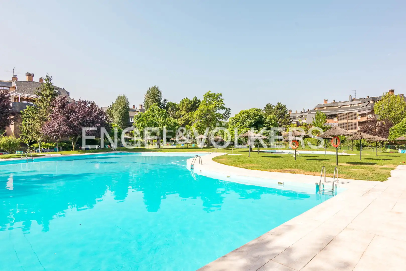 Piscina de Dúplex en venda en Majadahonda amb Aire condicionat, Calefacció i Jardí privat