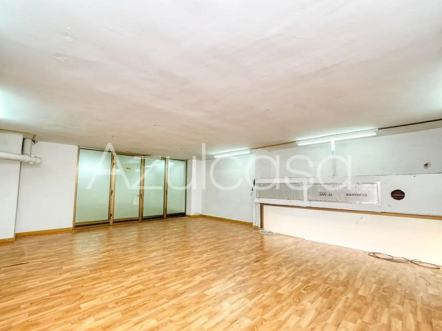 Commercial properties for sale in Alicante / Alacant  with Air Conditioner