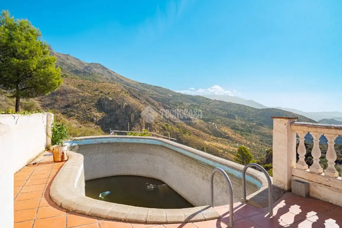 Piscina de Finca rústica en venda en Los Guájares