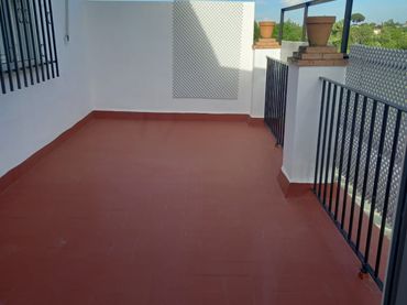 Appartement compact avec balcon à louer à Calle Cañaveral