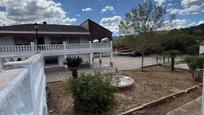 Vista exterior de Casa o xalet en venda en Alzira amb Aire condicionat, Jardí privat i Terrassa