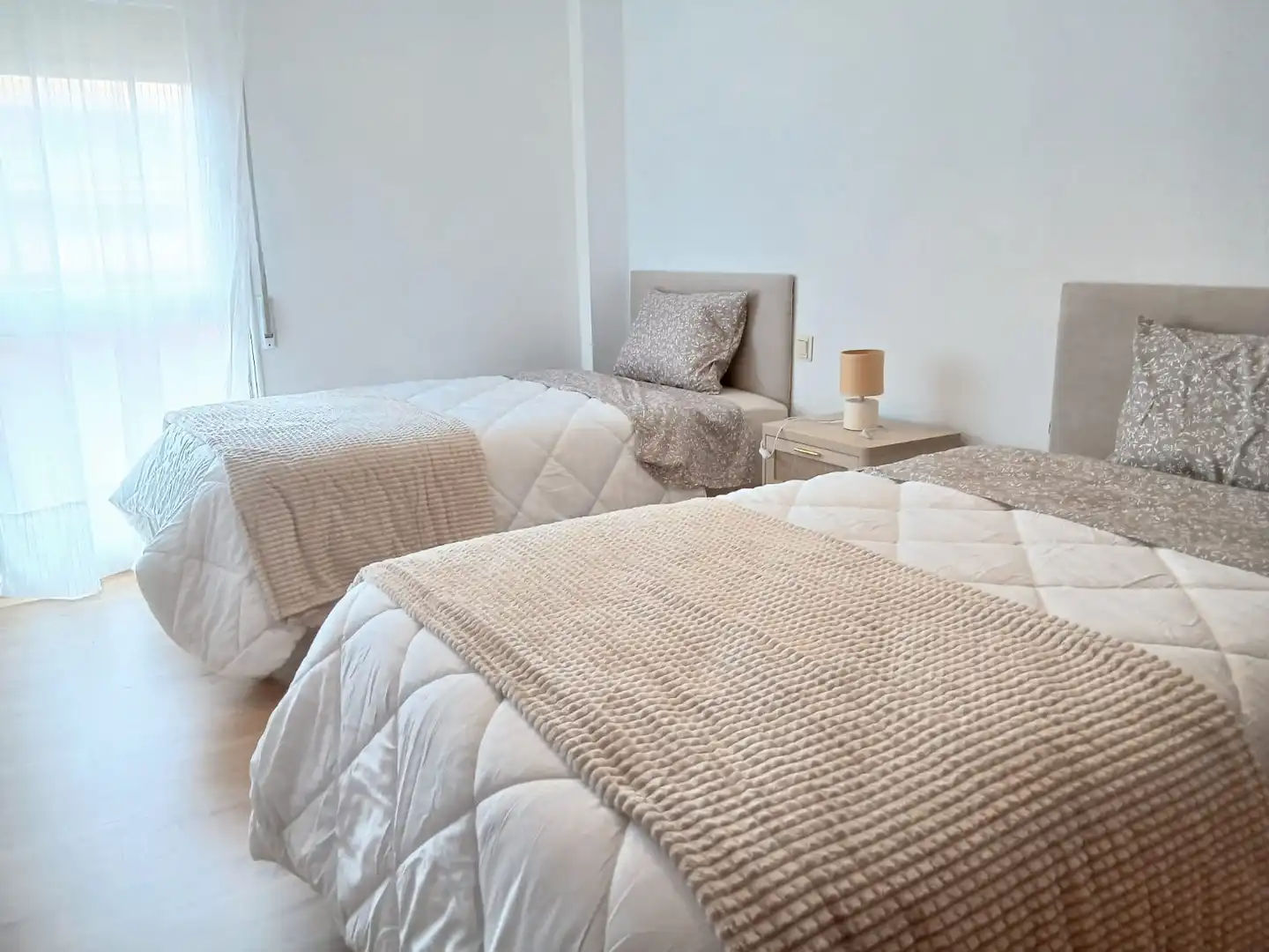 Schlafzimmer von Wohnung zur Miete in La Almunia de Doña Godina  mit Heizung, Parkett und Terrasse