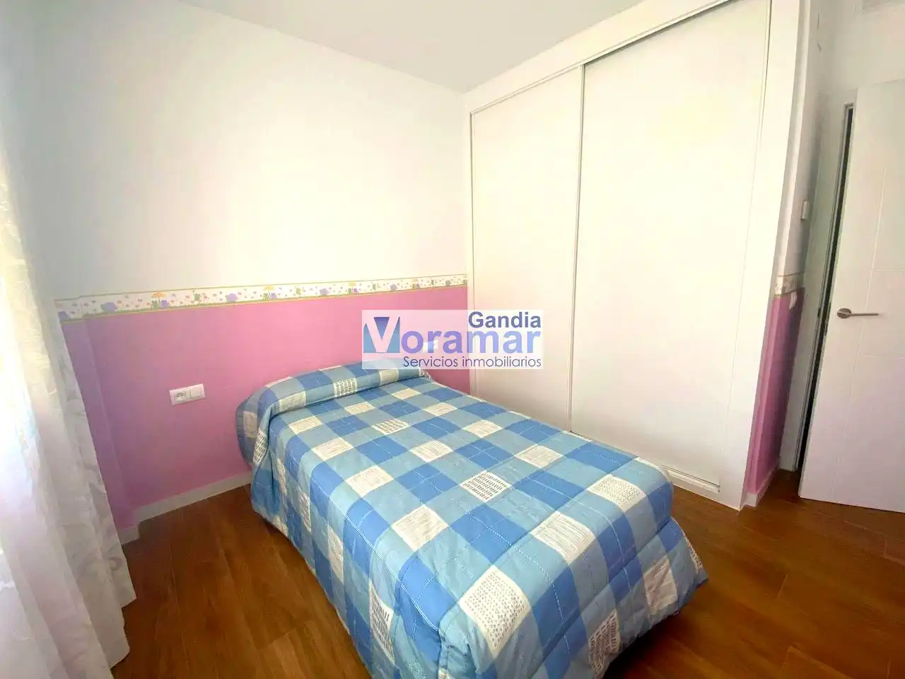 Habitación de Apartamento de alquiler en Gandia con Aire acondicionado, Terraza y Amueblado