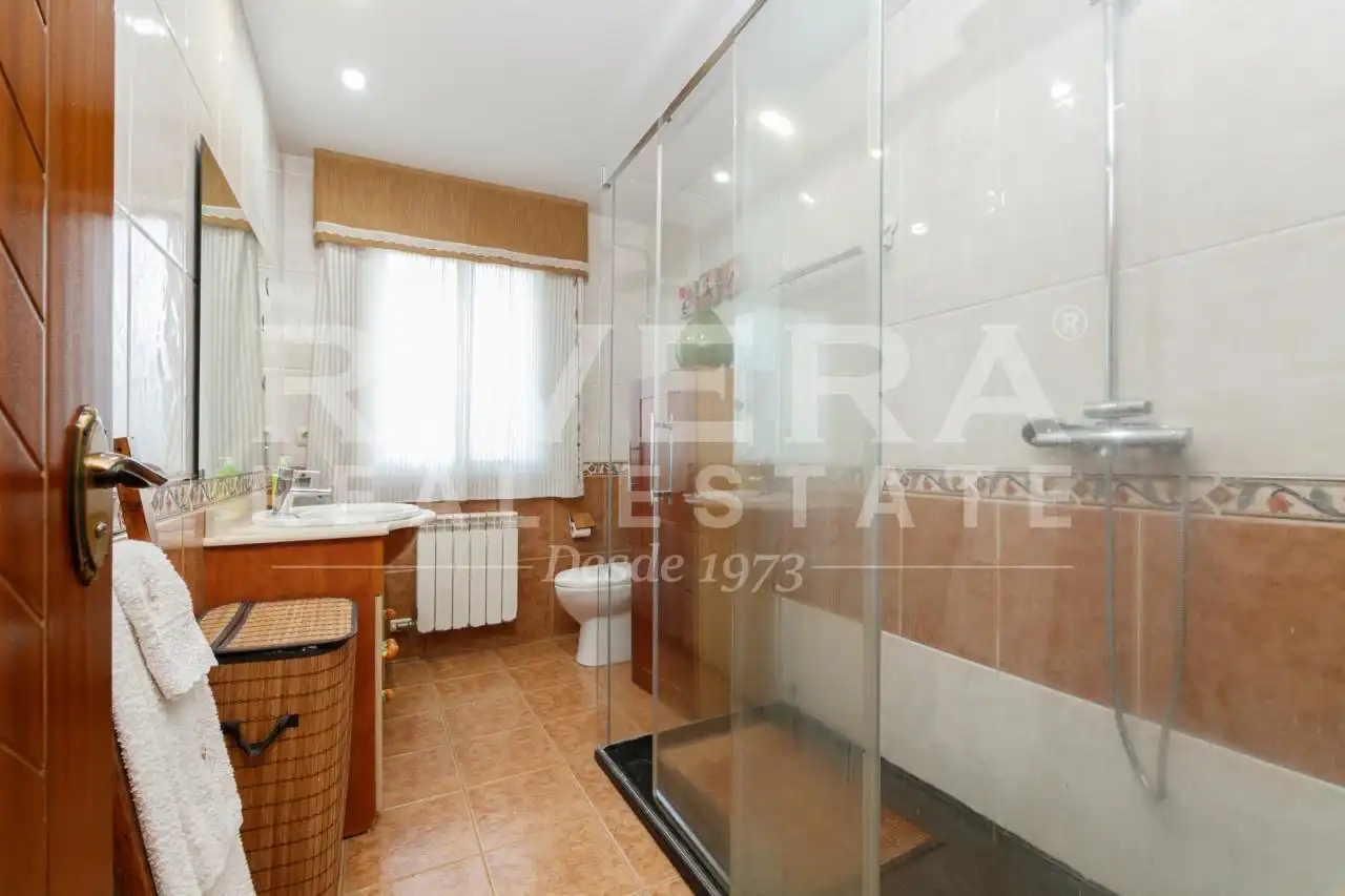 Baño de Casa o chalet en venta en Vigo  con Calefacción, Jardín privado y Parquet