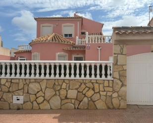Vista exterior de Casa o xalet en venda en Orihuela amb Aire condicionat