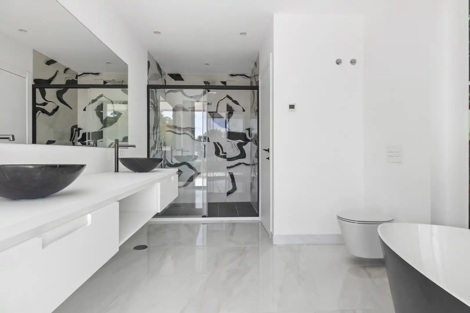 Baño de Casa o chalet en venta en Marbella con Aire acondicionado, Jardín privado y Terraza