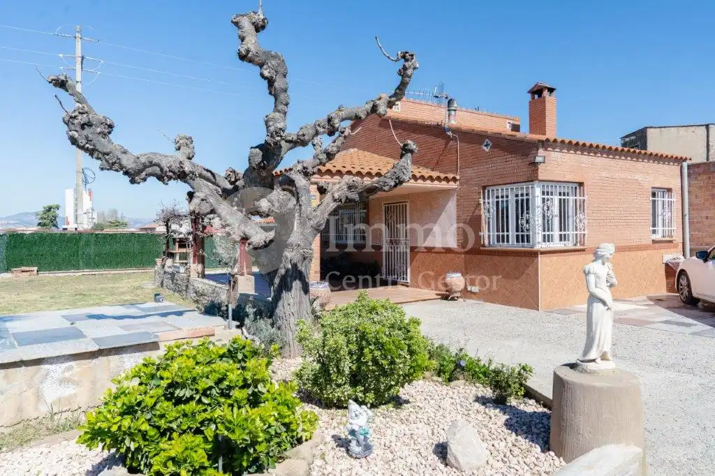 Jardí de Finca rústica en venda en Almenar amb Moblat