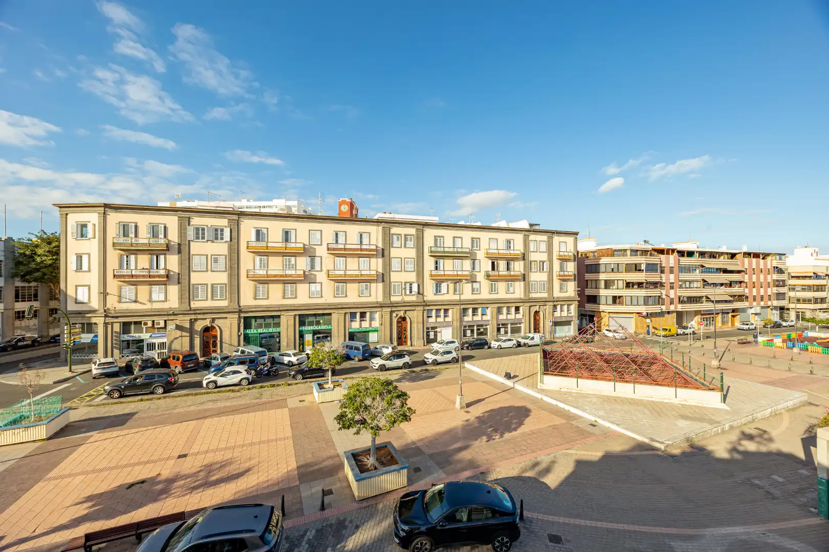 Vista exterior de Casa o xalet en venda en Las Palmas de Gran Canaria amb Parquet, Terrassa i Traster
