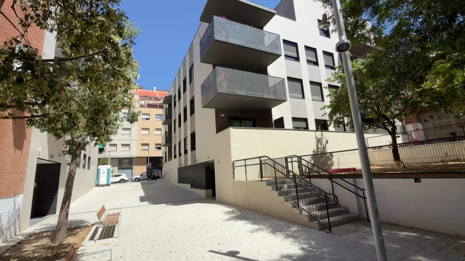 Exterior view of Attic for sale in Esplugues de Llobregat  with Air Conditioner, Heating and Terrace