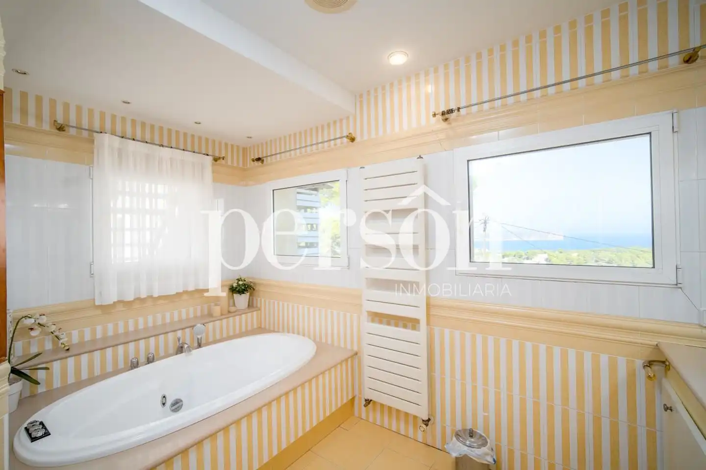 Bathroom of Houses for sale in Jávea / Xàbia  with Air Conditioner, Heating and Private garden
