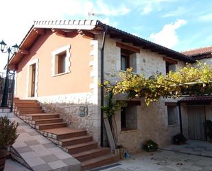 Vista exterior de Casa o xalet en venda en Merindad de Cuesta-Urria amb Calefacció, Jardí privat i Piscina