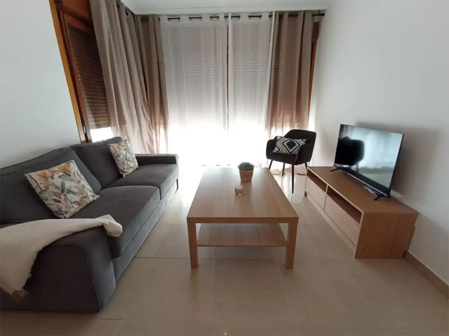 Living room of Flat for rent in Sanxenxo  with Parquet flooring and Furnished