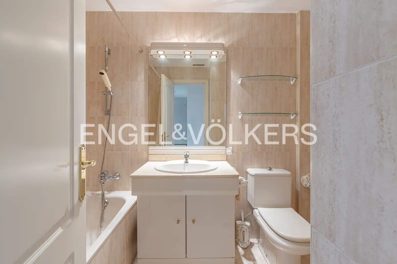 Baño de Piso de alquiler en Pozuelo de Alarcón con Aire acondicionado, Calefacción y Parquet