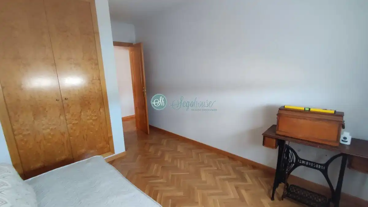 Bedroom of Flat for sale in Segovia  with Heating, Parquet flooring and Terrace