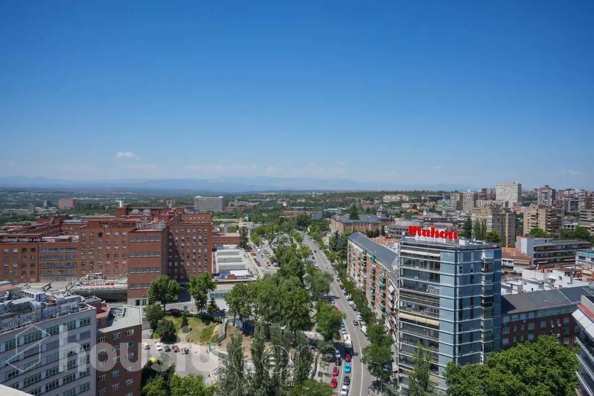 Außenansicht von Wohnung zum Verkauf in Madrid mit Klimaanlage, Heizung und Terrasse