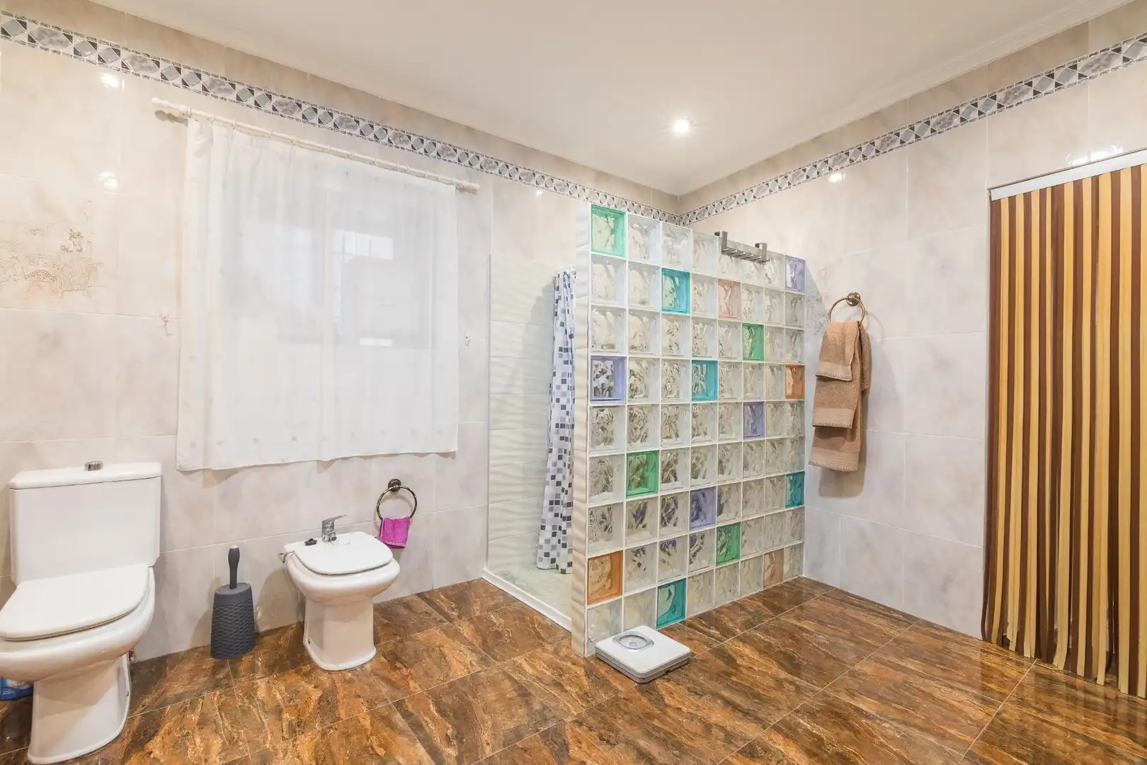 Badezimmer von Haus oder Chalet zum Verkauf in Elche / Elx mit Klimaanlage, Privatgarten und Terrasse