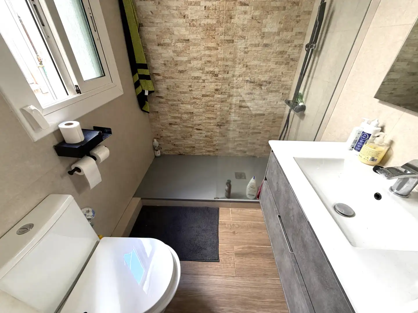 Baño de Ático en venta en Barcelona con Terraza y Balcón