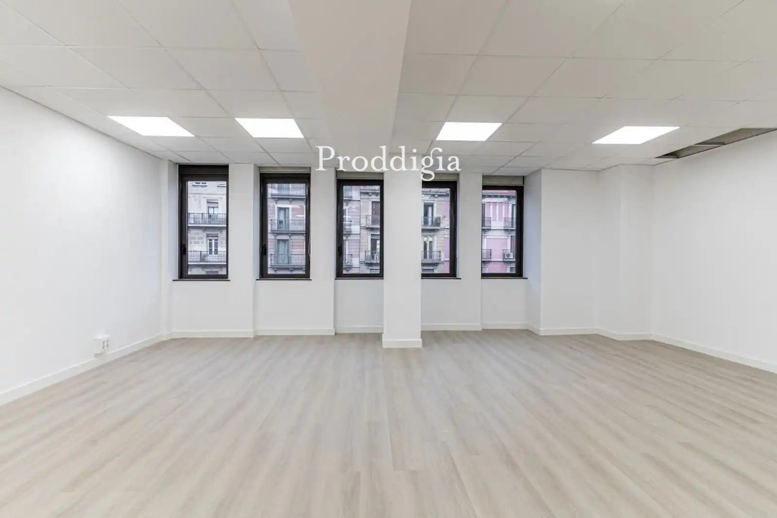 Office for rent in Barcelona  with Air Conditioner, Heating and Alarm