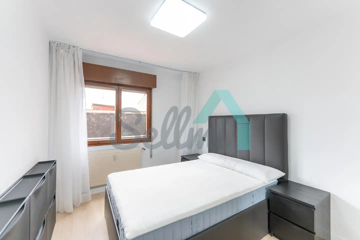 Flat for rent in Calle Gregorio Marañon, Vallobín