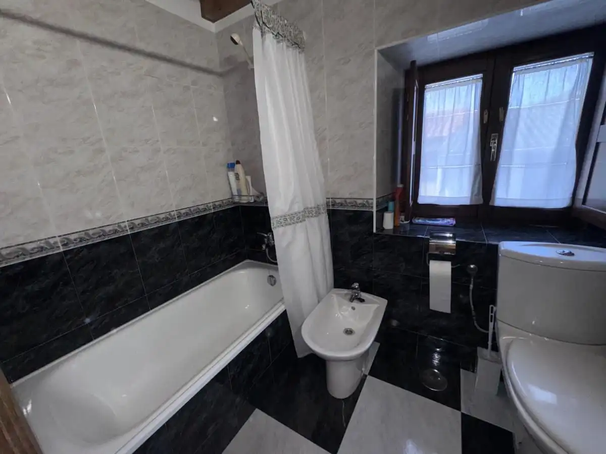 Baño de Casa adosada en venta en Llanes con Calefacción, Jardín privado y Terraza