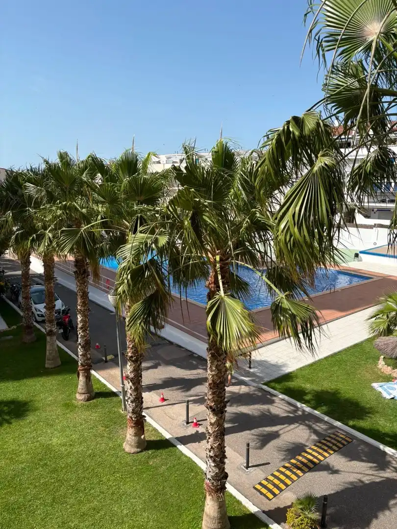 Schwimmbecken von Wohnungen zum Verkauf in Sitges mit Heizung, Privatgarten und Terrasse