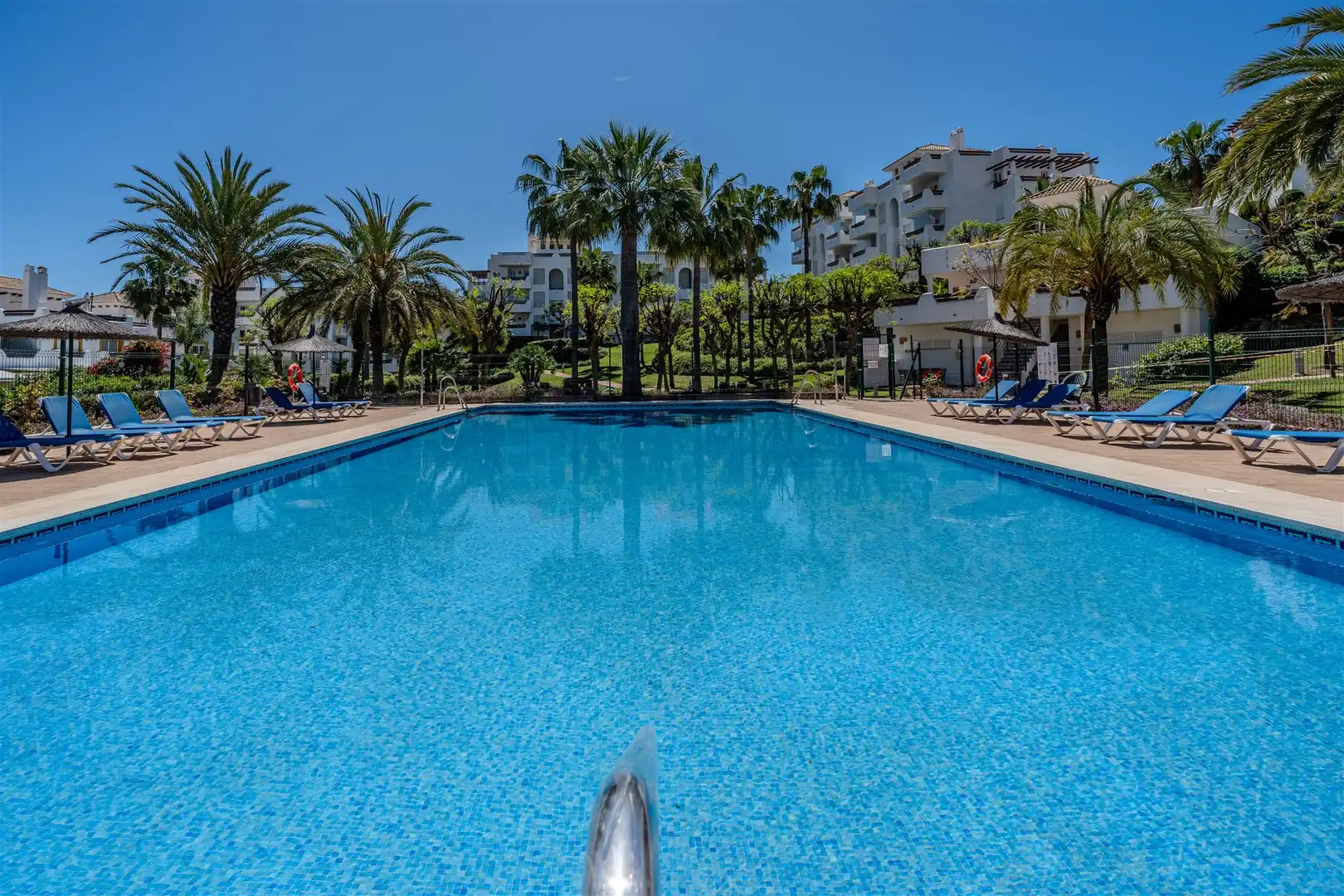 Piscina de Casa o xalet en venda en Estepona