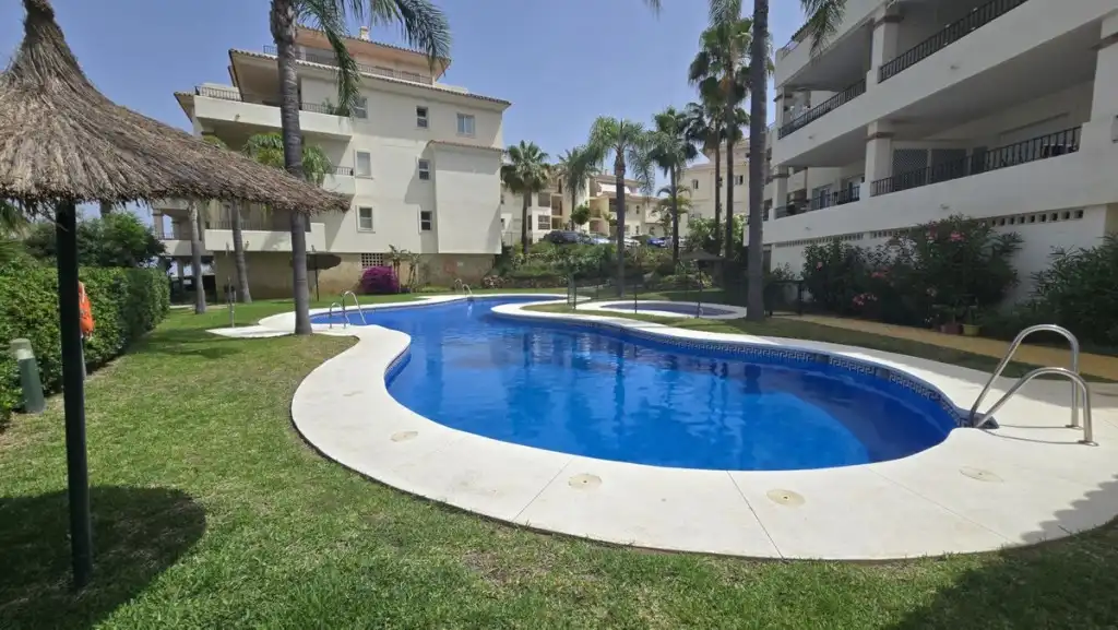Schwimmbecken von Wohnungen zum Verkauf in Mijas mit Klimaanlage, Terrasse und Schwimmbad