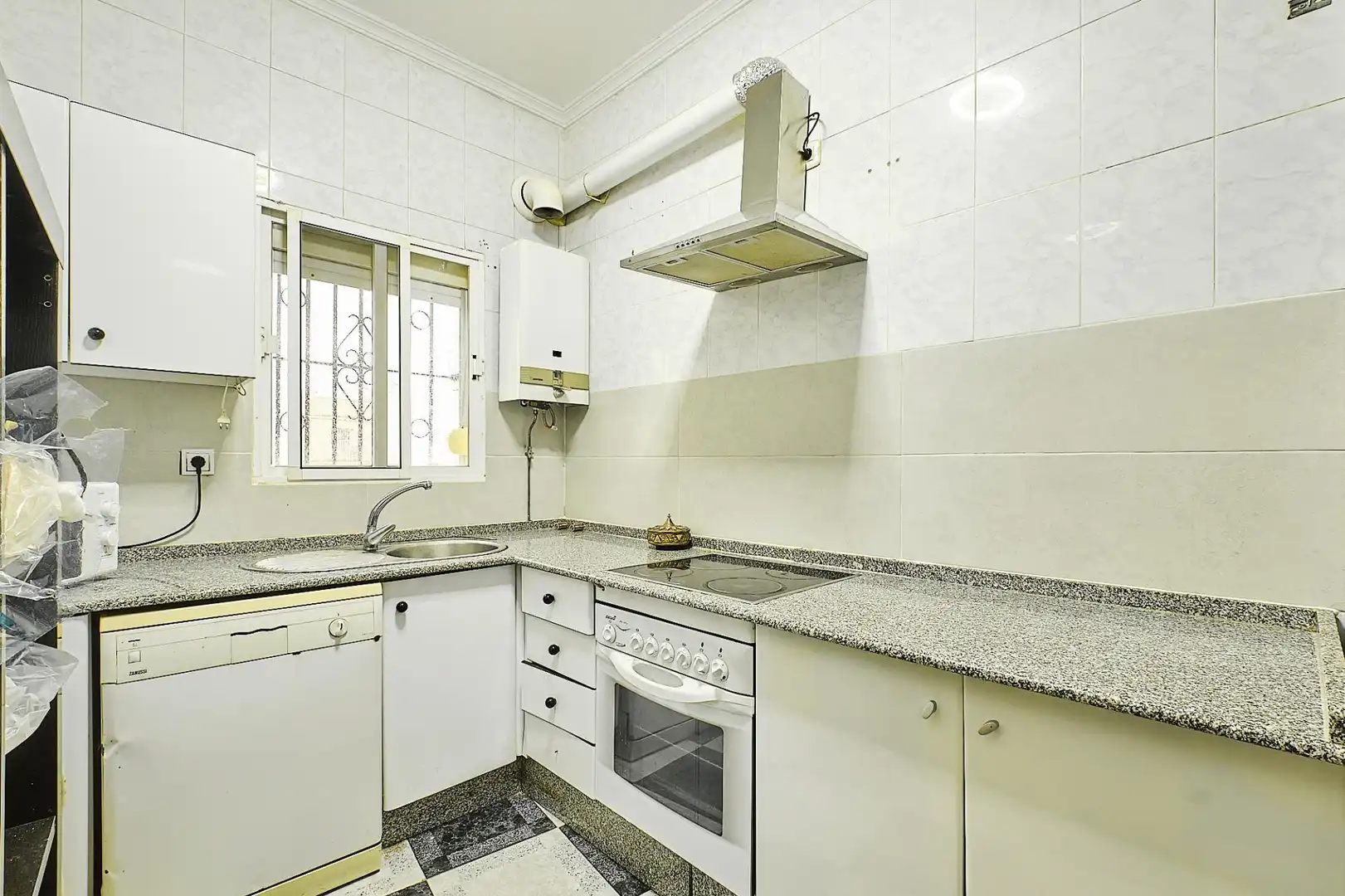 Kitchen of Flat for sale in Cádiz  with Storage room and Balcony