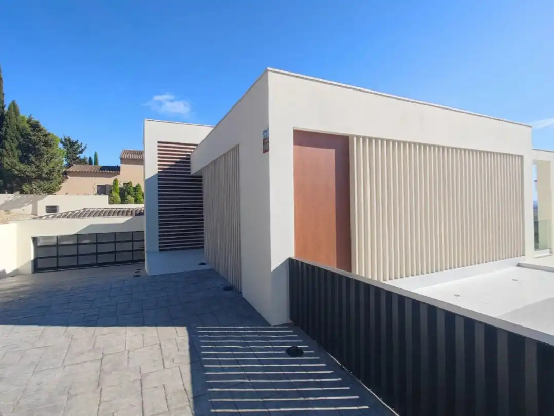 Vista exterior de Casa o xalet en venda en Pau amb Aire condicionat, Terrassa i Piscina