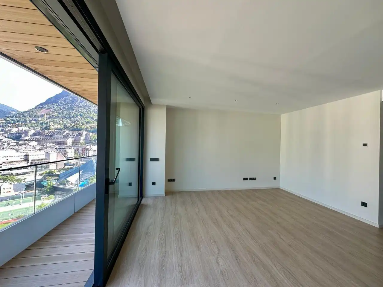 Sala de estar de Piso de alquiler en Escaldes – Engordany con Calefacción, Parquet y Terraza