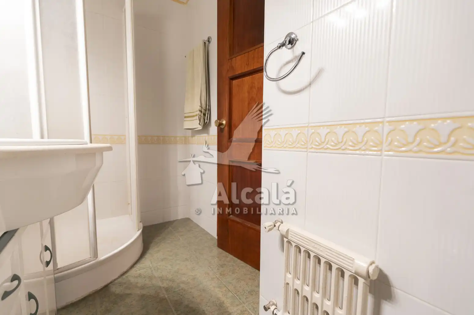 Baño de Piso en venta en Alcalá de Henares con Calefacción, Jardín privado y Parquet