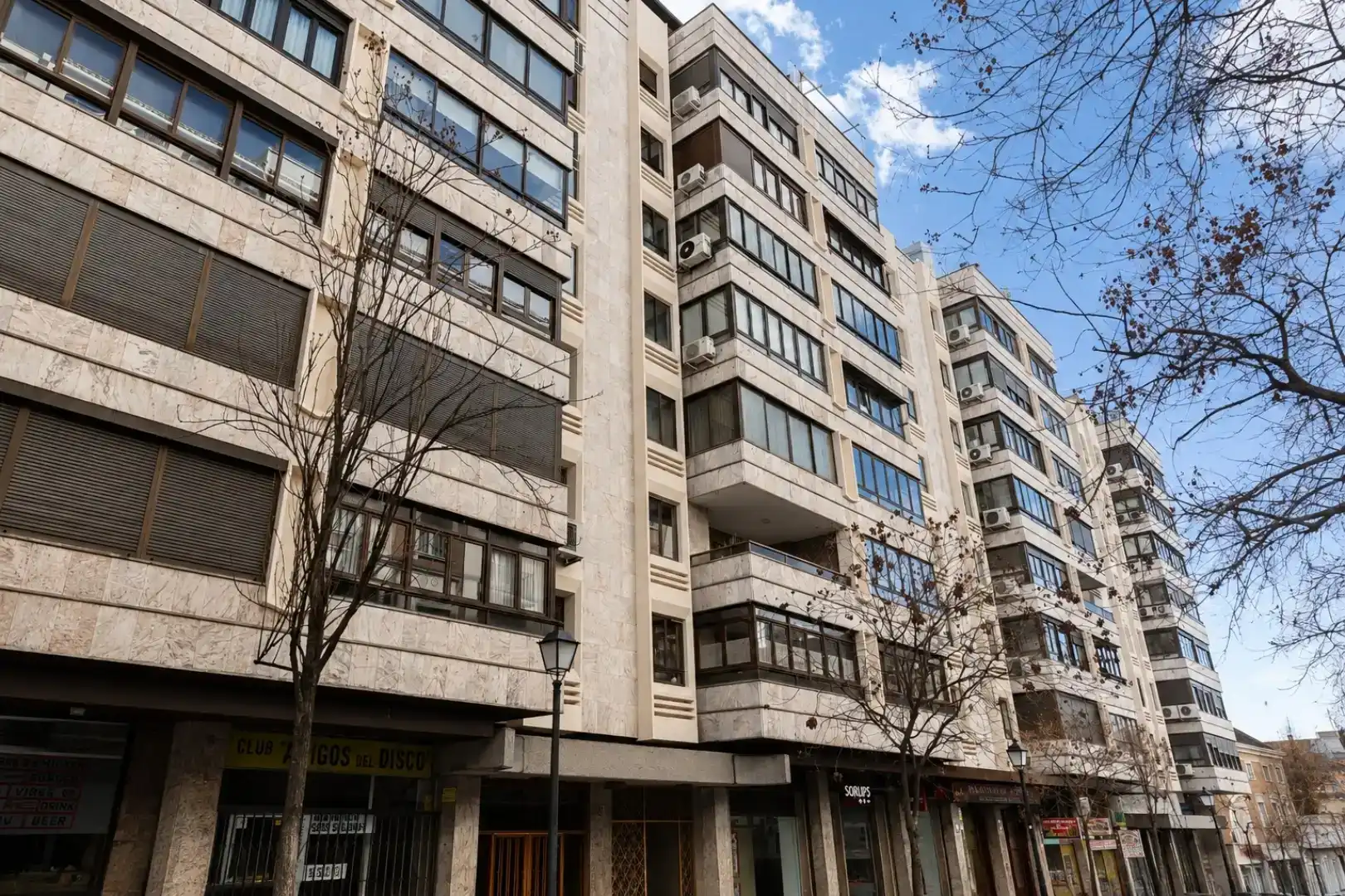 Vista exterior de Pis en venda en  Madrid Capital amb Terrassa i Balcó