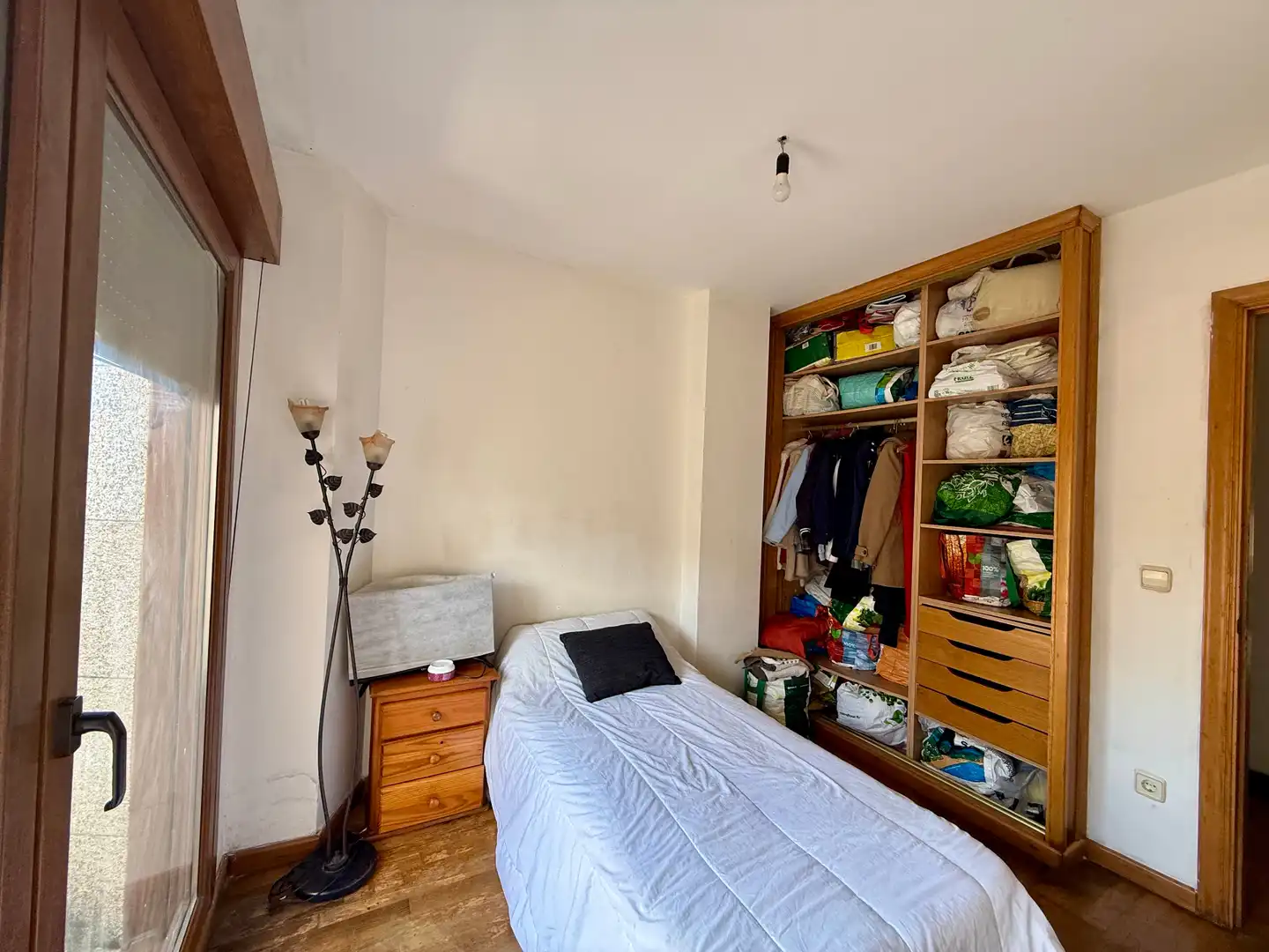 Dormitori de Apartament en venda en O Grove   amb Calefacció, Traster i Moblat