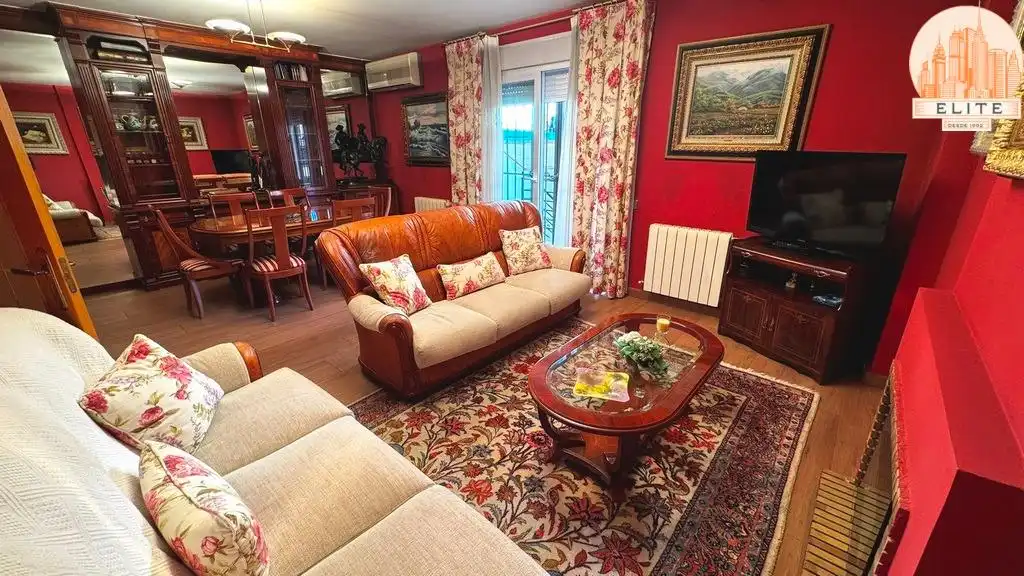 Sala de estar de Casa adosada en venta en Torrejón de la Calzada con Aire acondicionado, Calefacción y Jardín privado
