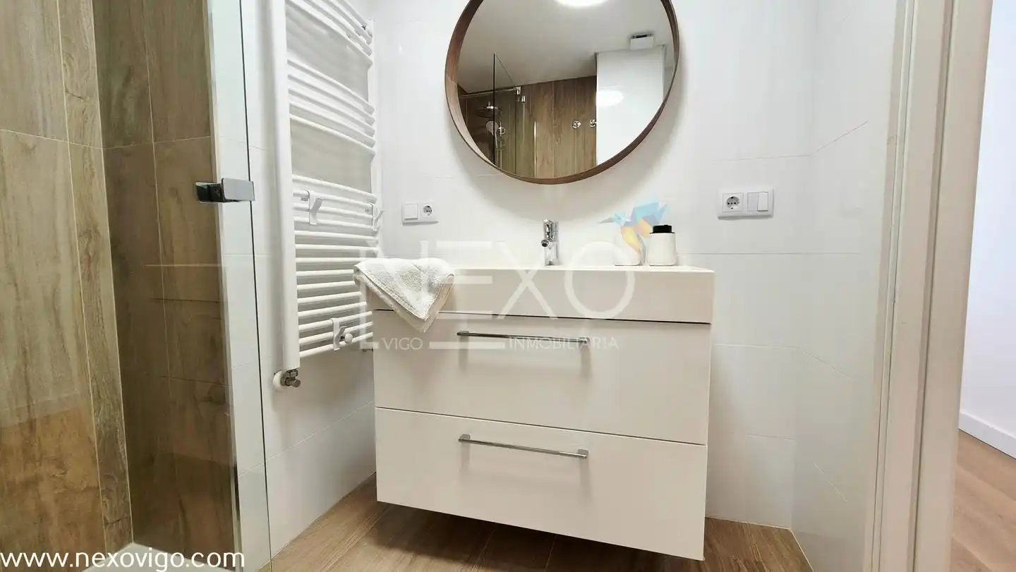 Baño de Piso en venta en Vigo  con Calefacción, Trastero y Amueblado