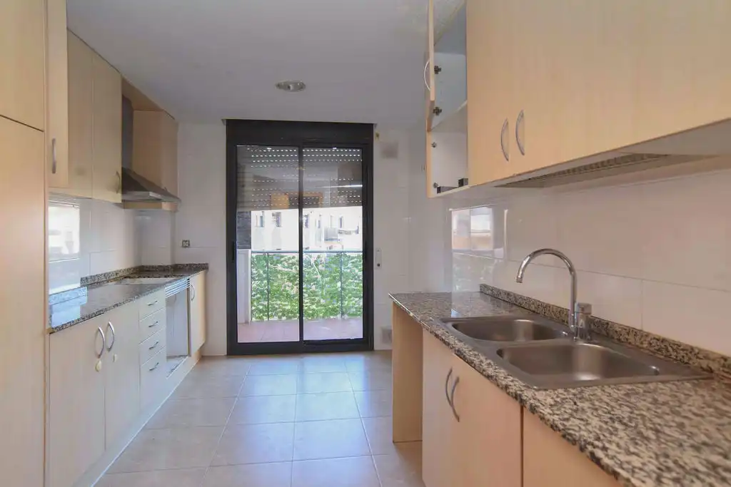 Cocina de Piso en venta en Ripollet con Calefacción y Piscina