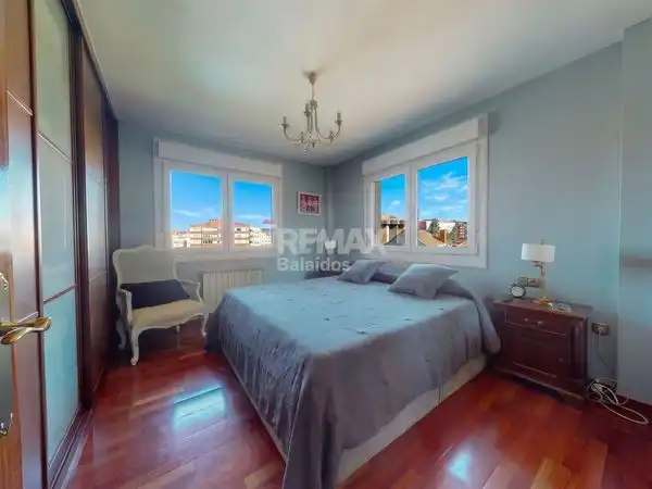 Habitación de Casa adosada en venta en Vigo  con Calefacción, Jardín privado y Terraza