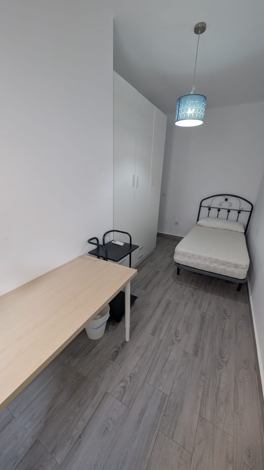 Flat to rent in Ciudad Jardín - Zoco, Poniente-Sur