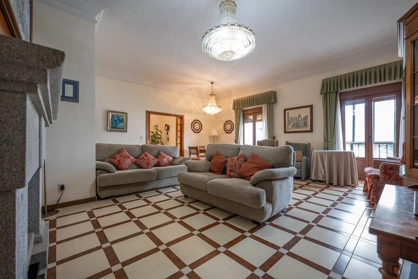 Sala d'estar de Pis en venda en Ávila amb Terrassa i Moblat