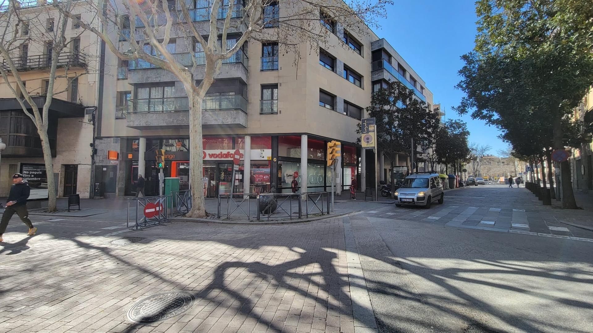 Vista exterior de Local de lloguer en Igualada amb Aire condicionat